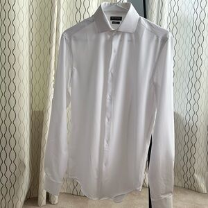 Men’s slim fit white dress shirt